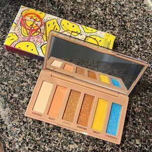 🆕 Urban Decay Smiley Naked Mini Eyeshadow Palette